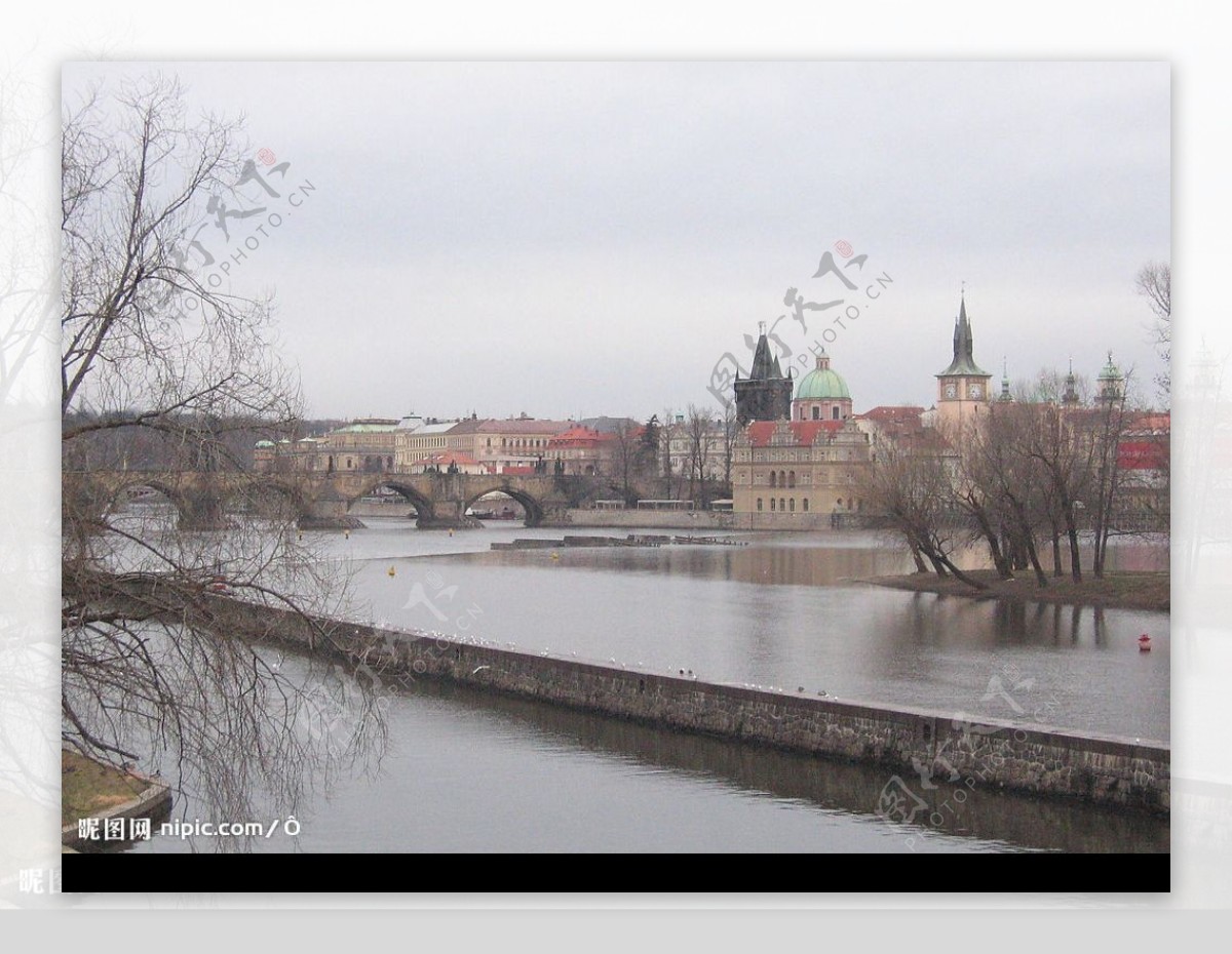 捷克伏尔塔瓦河畔图片
