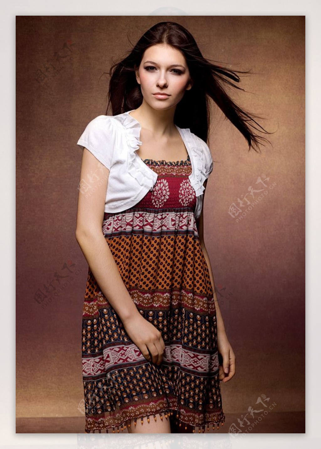 广告美女红袖裙子图片