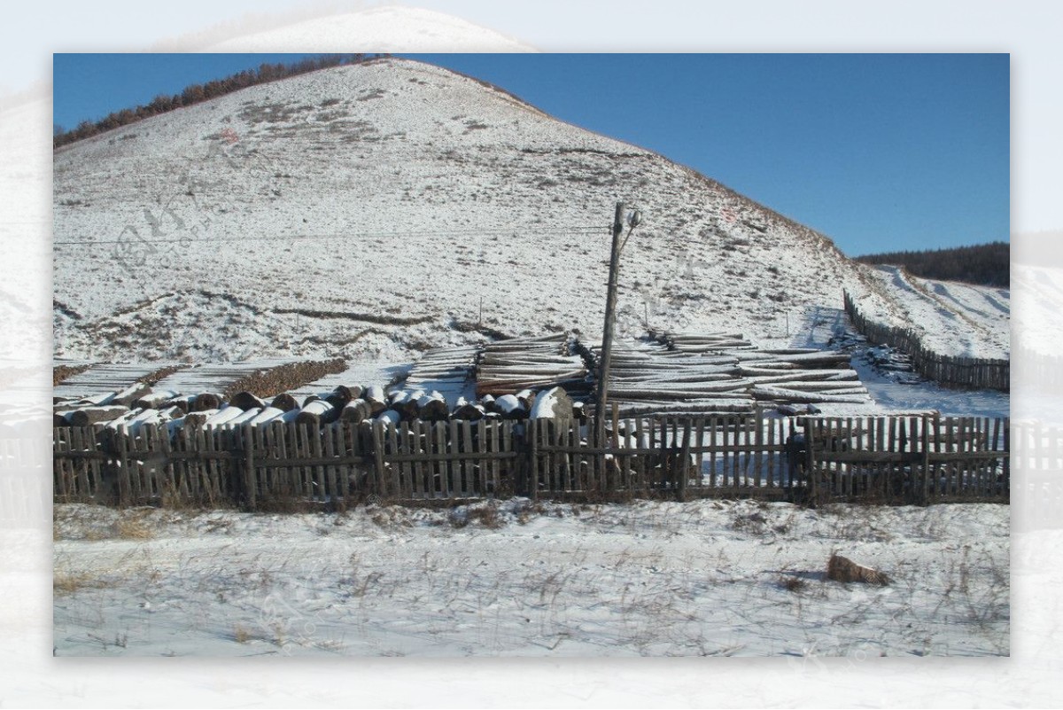 山村雪景图片