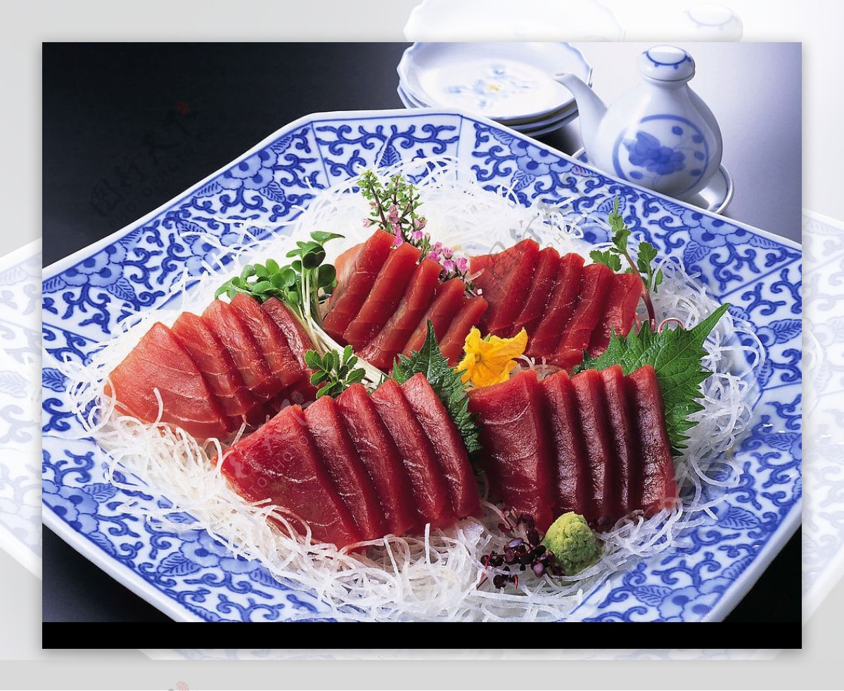 纯摄影菜式日本料理切片牛肉图片