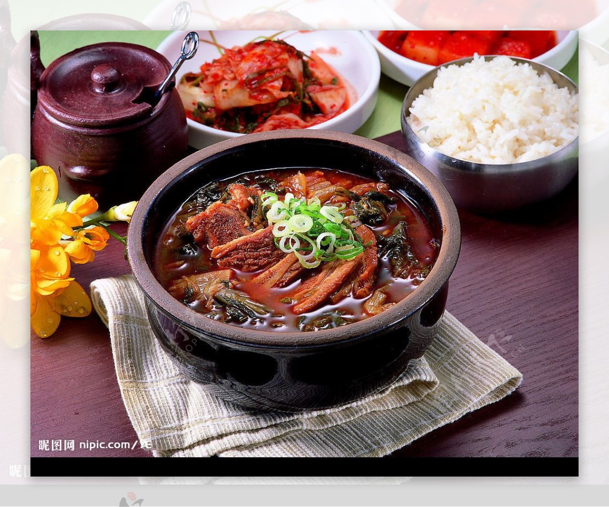 韩国烧烤大酱汤图片