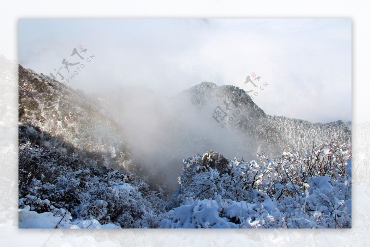 雪景峨眉山图片