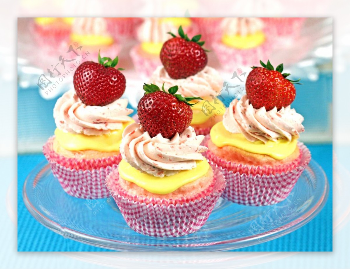草莓杯子蛋糕图片