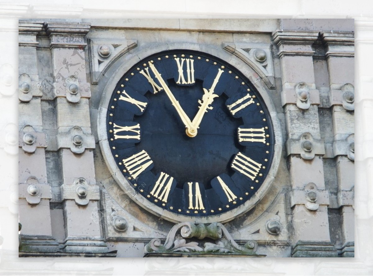 建筑物上的时钟图片