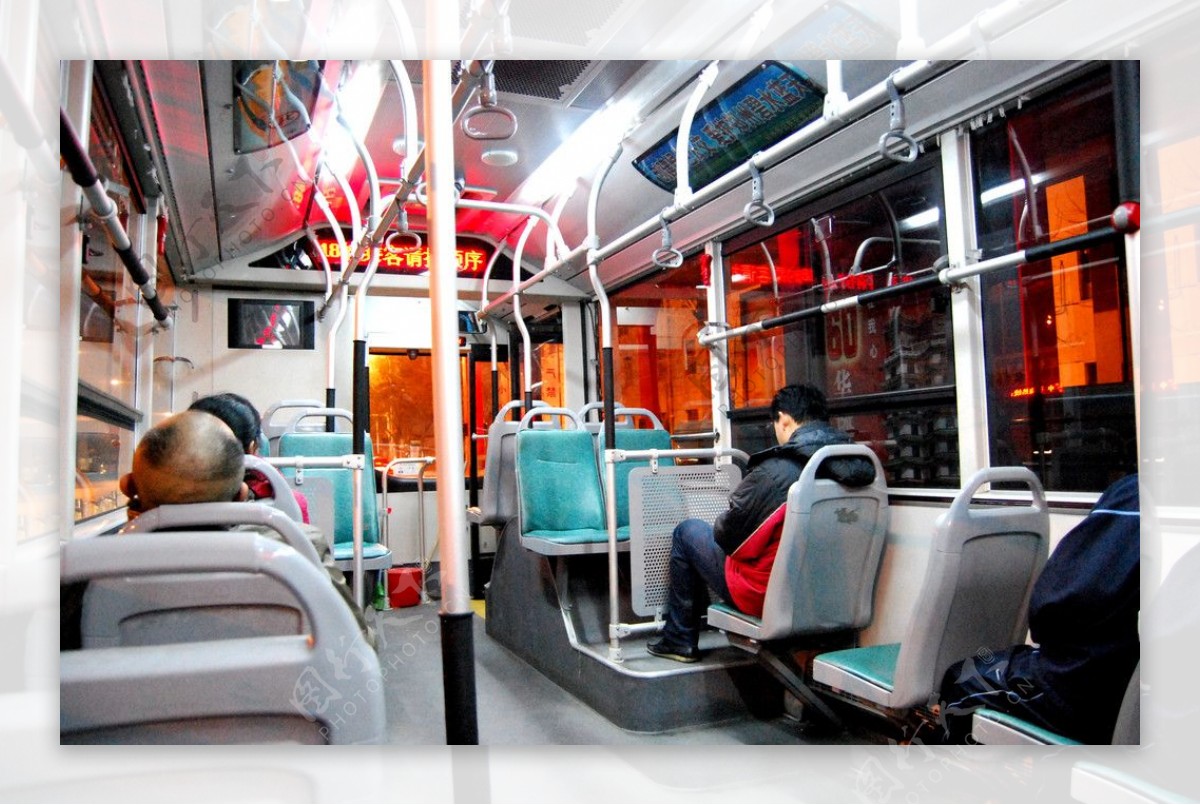 BRT公交车内图片