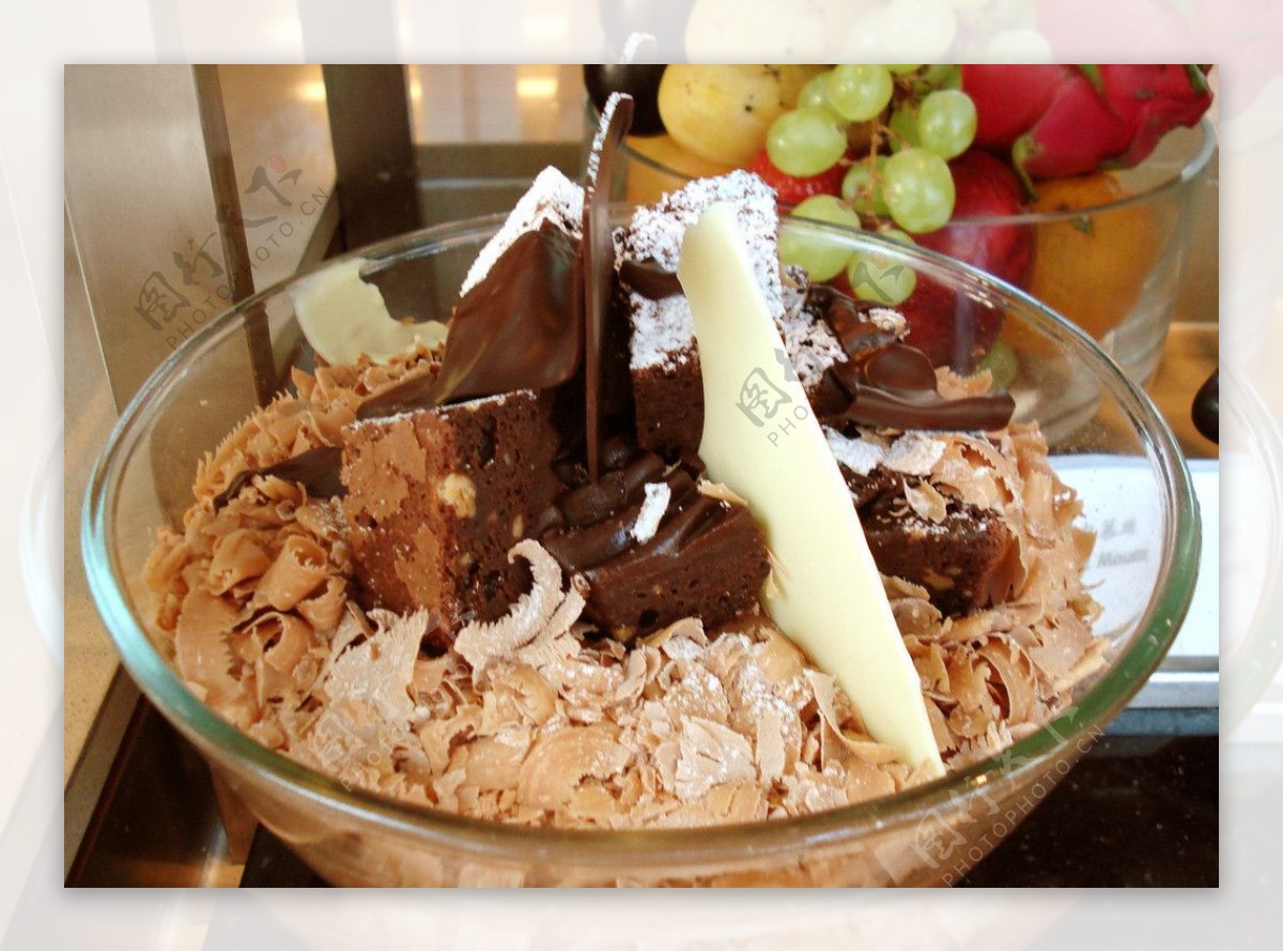 美味的三重巧克力慕斯甜点图片下载 - 觅知网