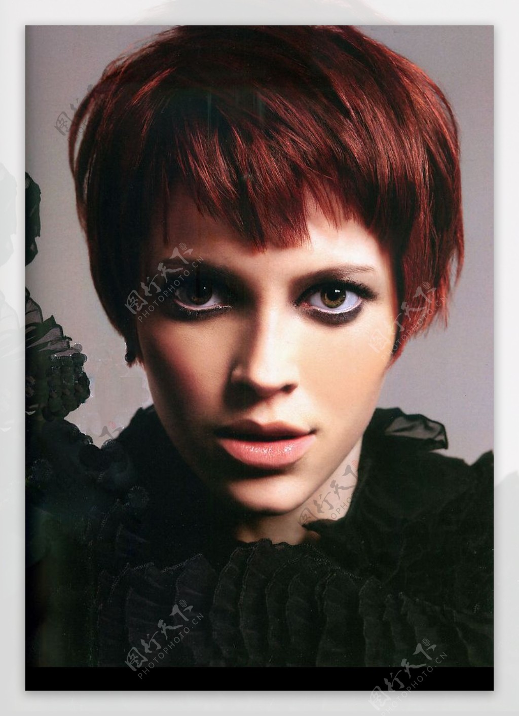 施华蔻2009红色发型短发海报素材图片