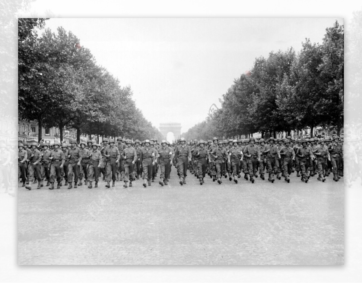 美第28步兵师行进在香榭丽舍大街图片
