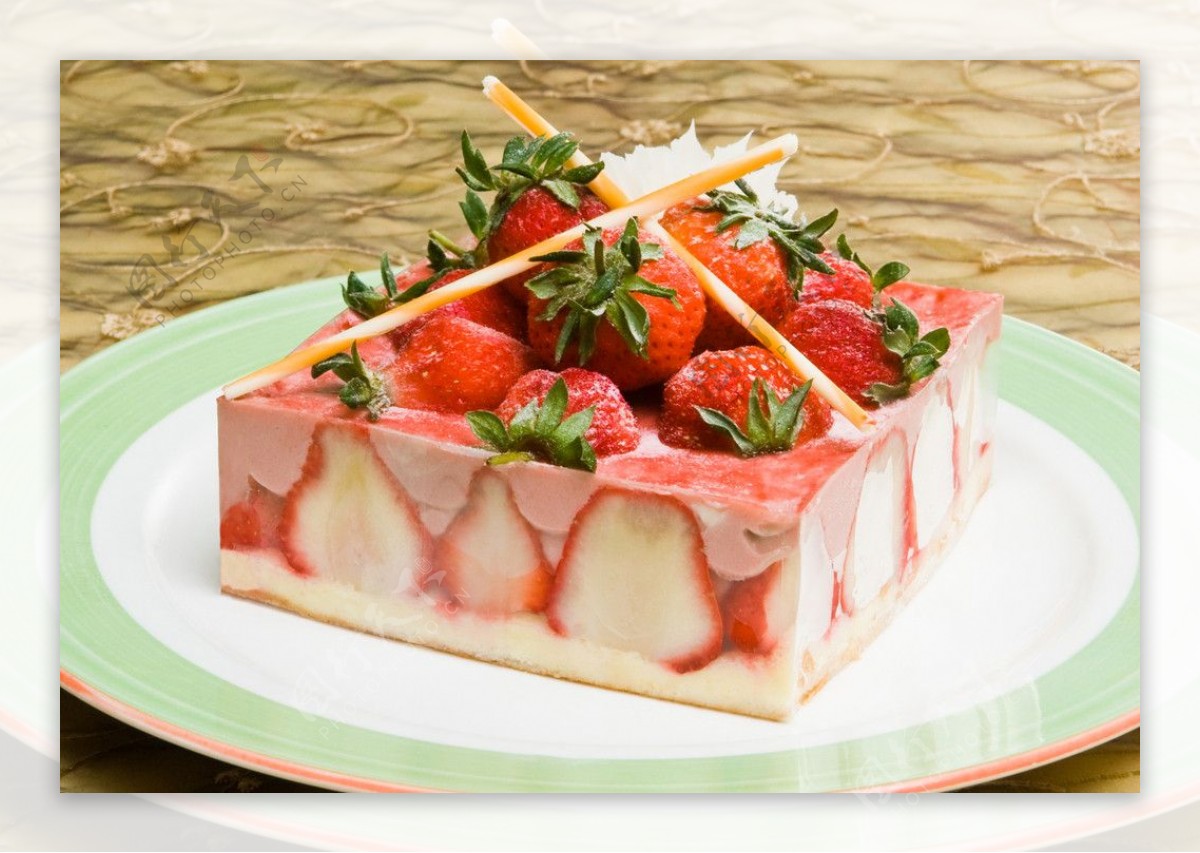 草莓穆斯蛋糕图片