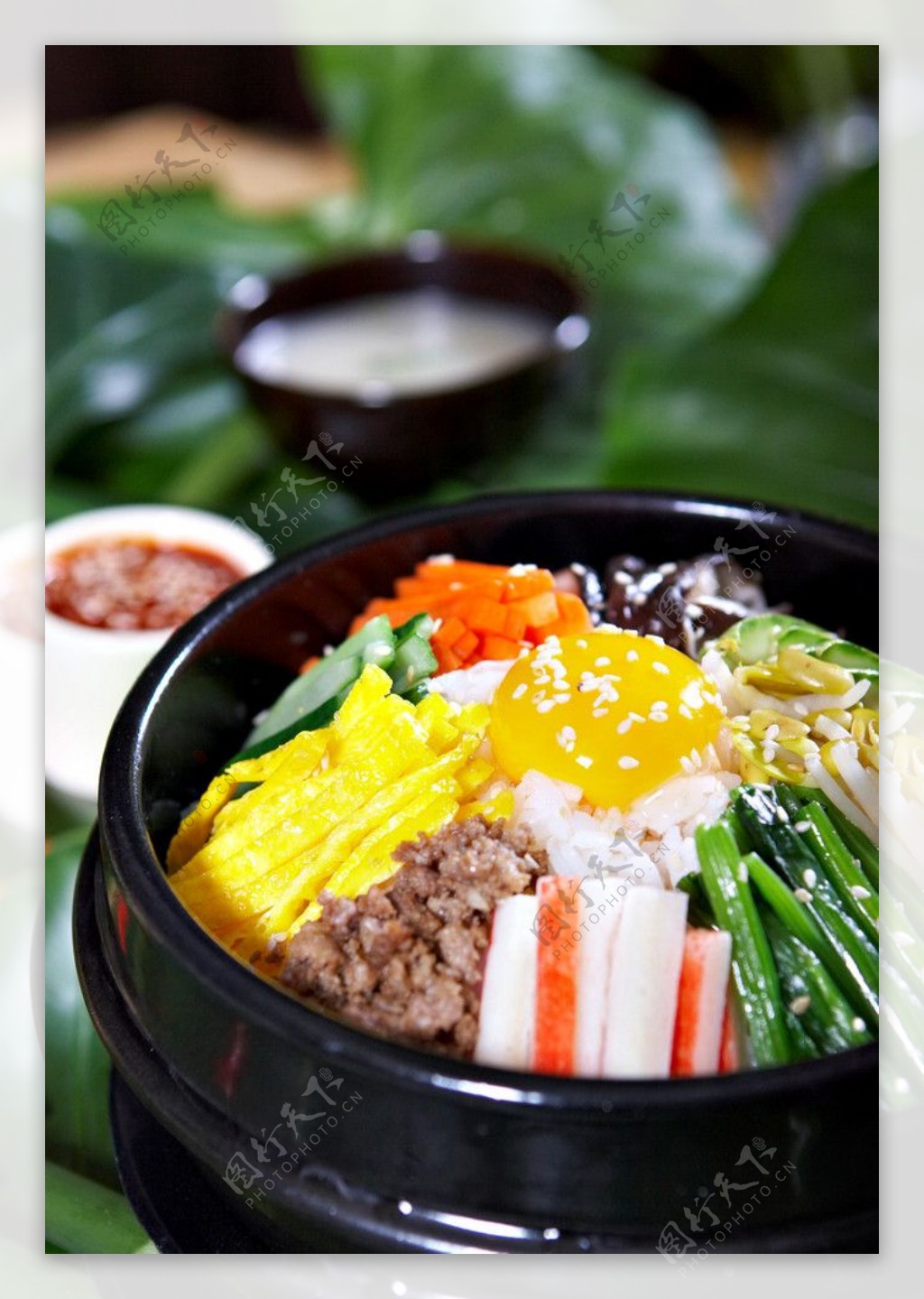 韩国石锅盖饭图片