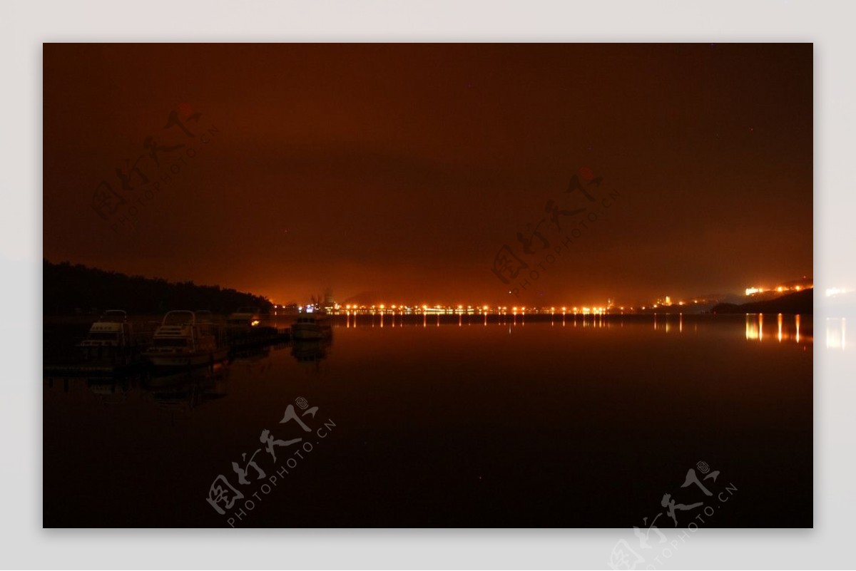 日月潭的湖境燈火图片