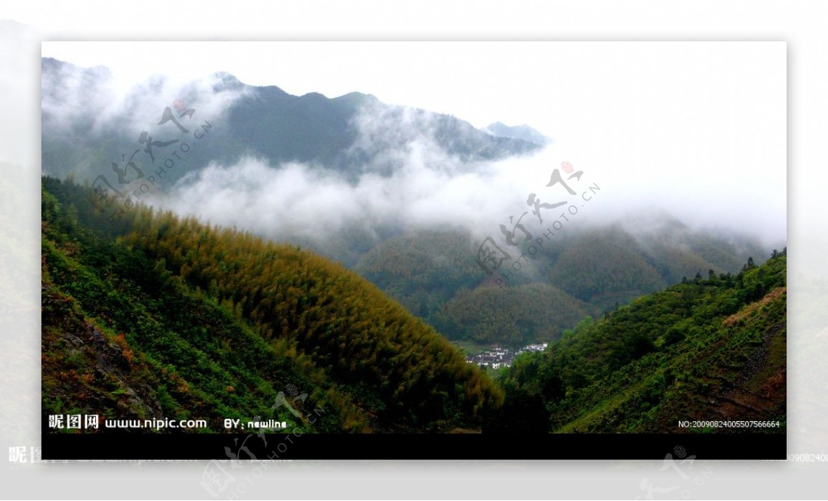 雲霧籠罩的右龍村图片