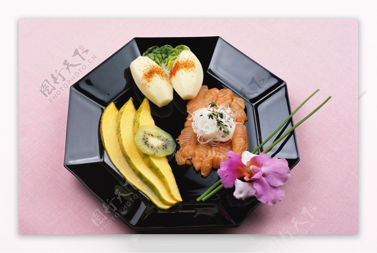 日式生鱼片料理图片