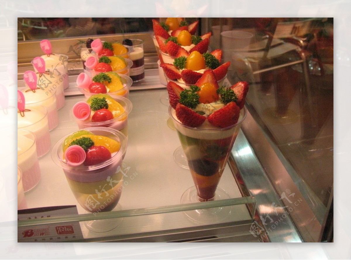 草莓奶油蛋糕杯图片