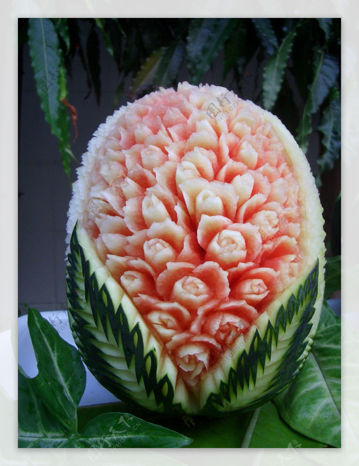 蔬果生果水果雕刻示范艺术食材花工艺精湛陈列展品展示玫瑰叶图片