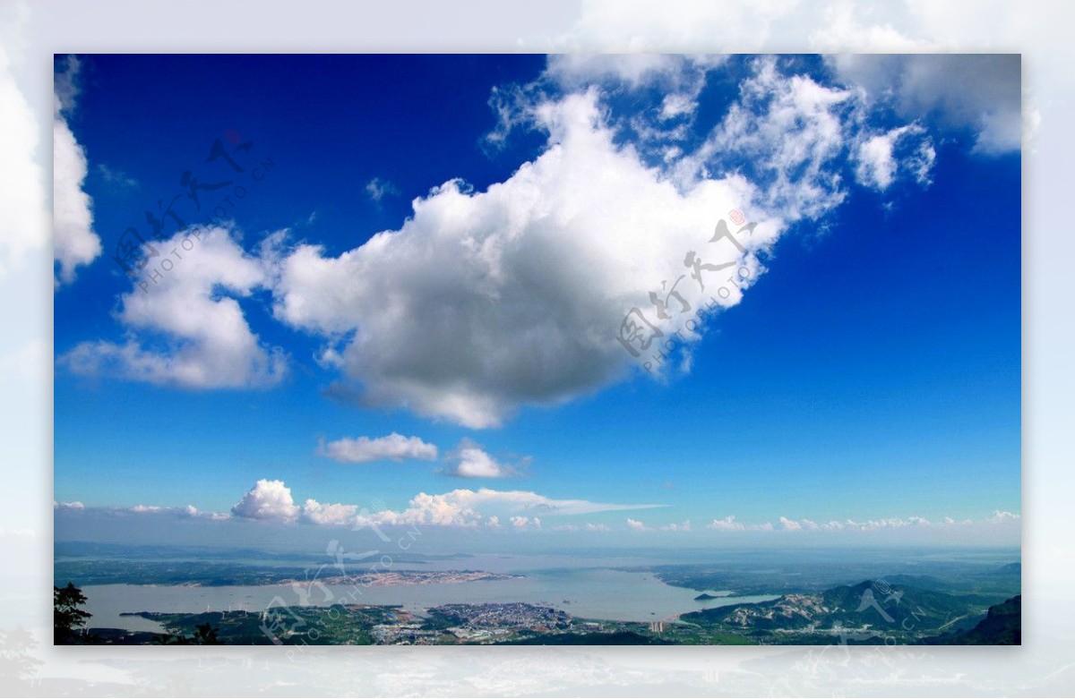 天上人间庐山云图片