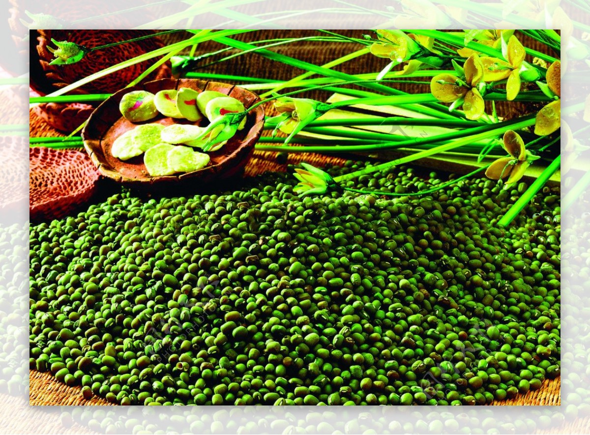 绿豆汤营养消暑食品小暑节气摄影图配图高清摄影大图-千库网