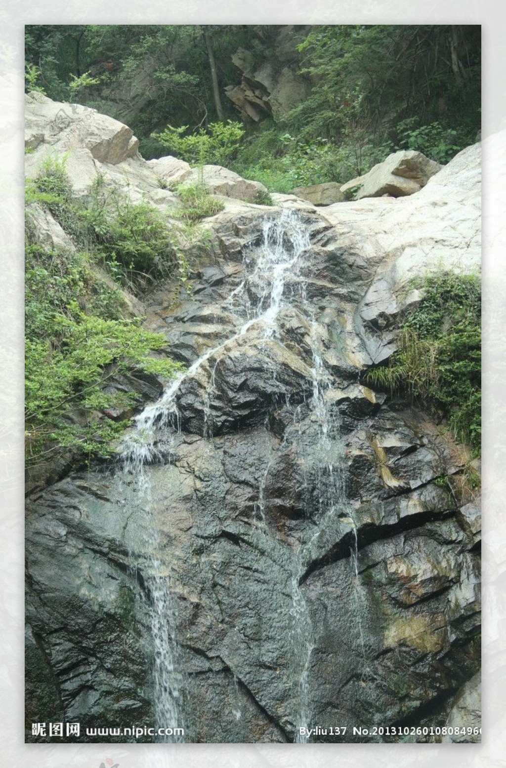 黑龙潭瀑布图片