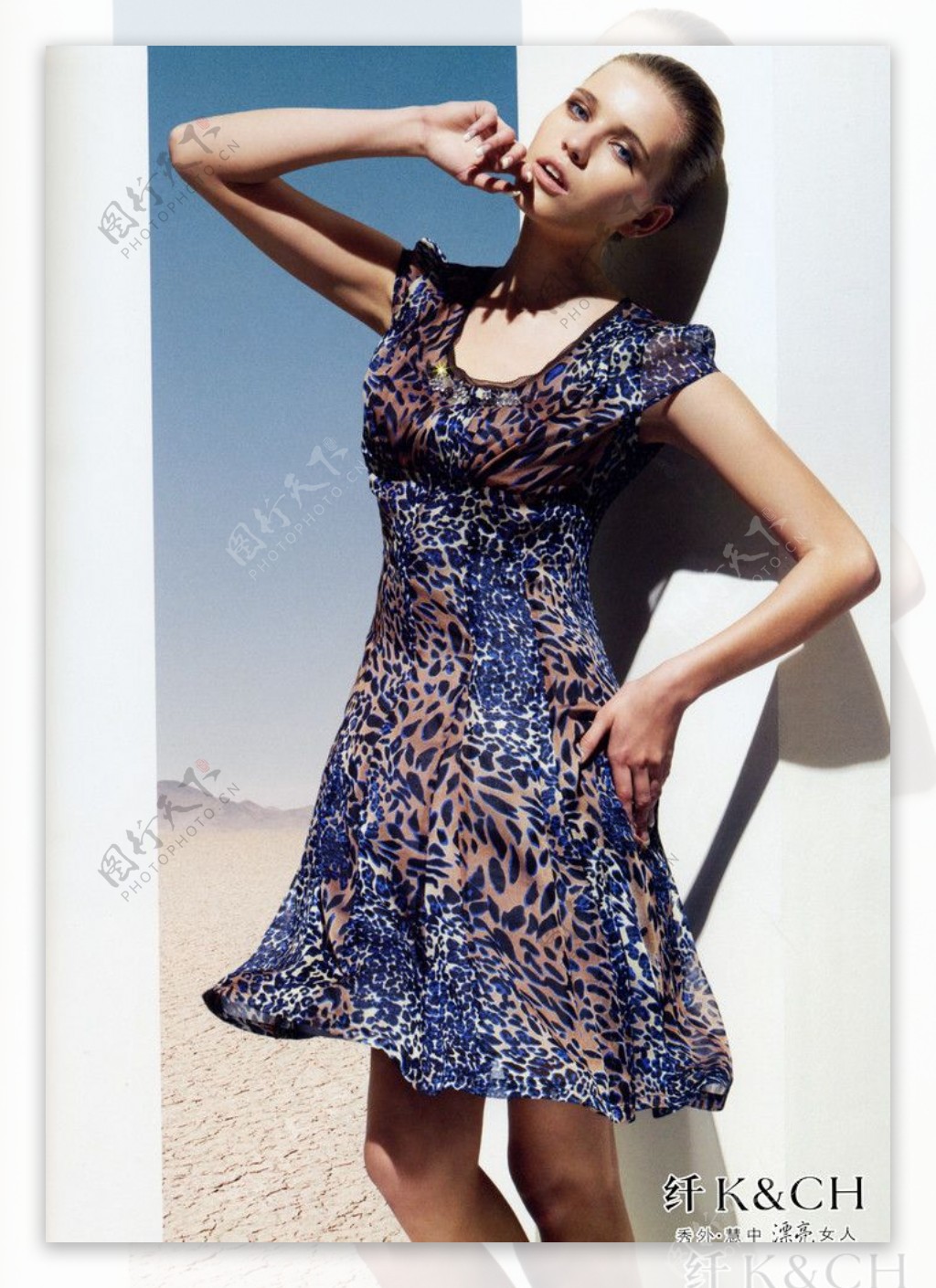 纤形象代言人LOGO国际时尚女装欧美女模2010年时尚夏装靓丽时尚休闲裙图片