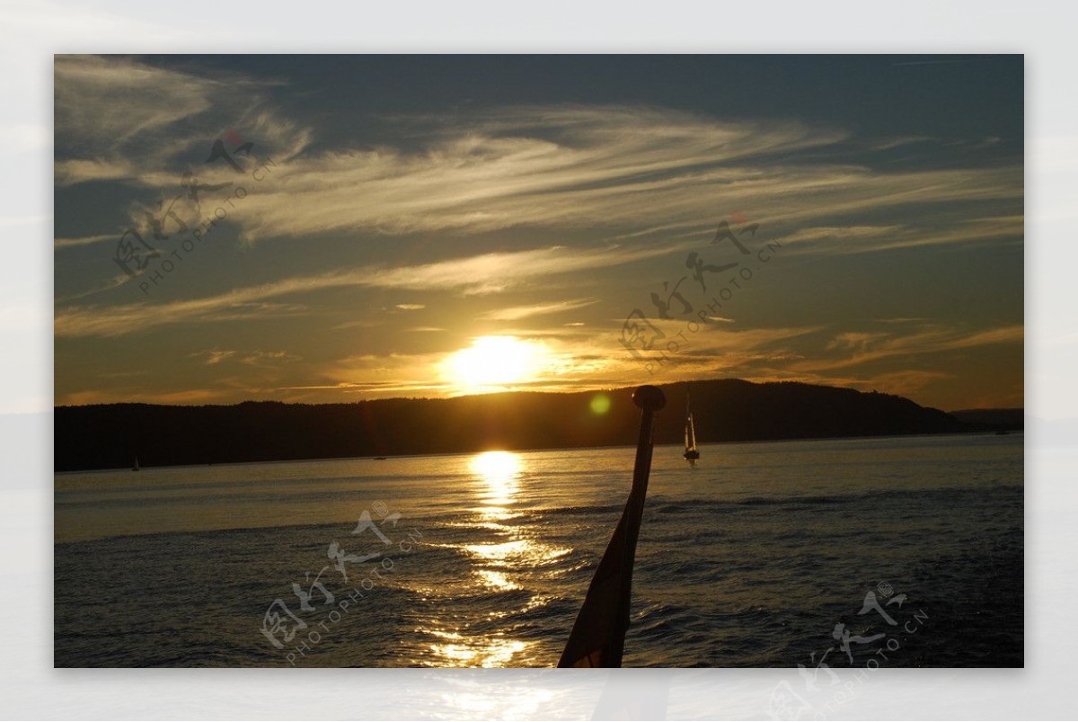 湖边日落风景图片
