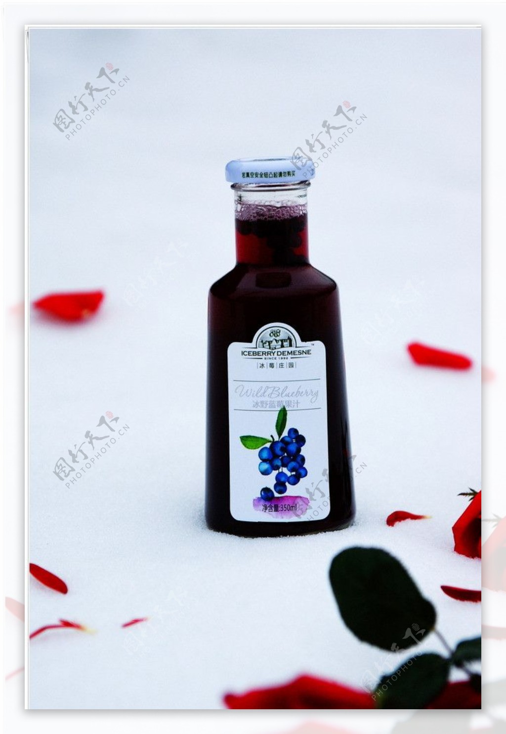 冰野蓝莓果汁饮料摄影图片