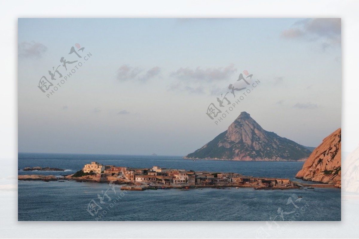 海岛渔村图片