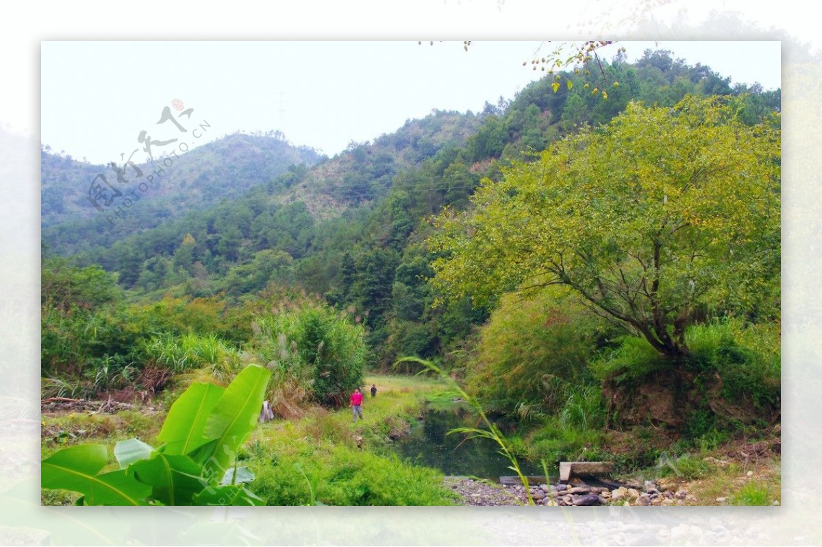 山水风景老区路途图片