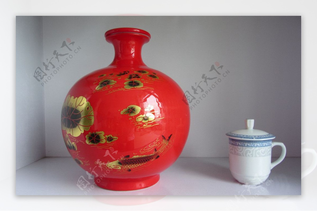 陶瓷红球酒瓶图片
