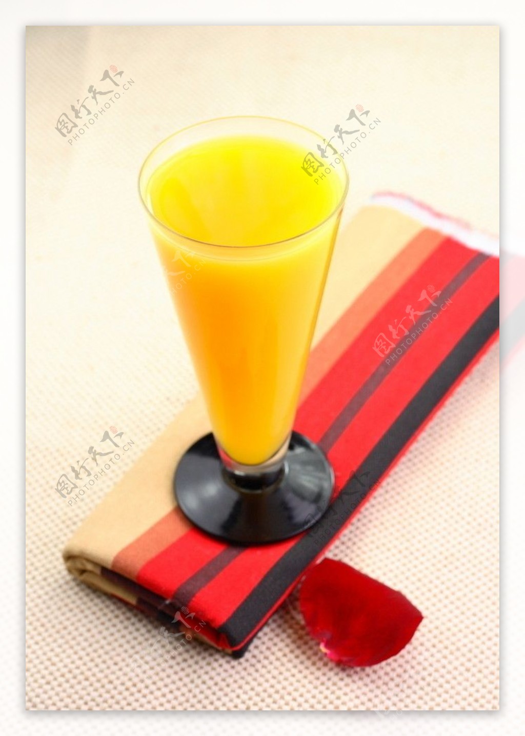 冰鲜橙汁饮料图片