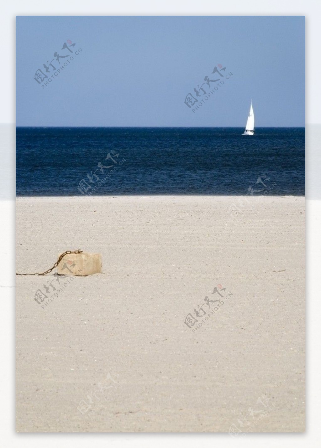沙滩海岸帆船图片