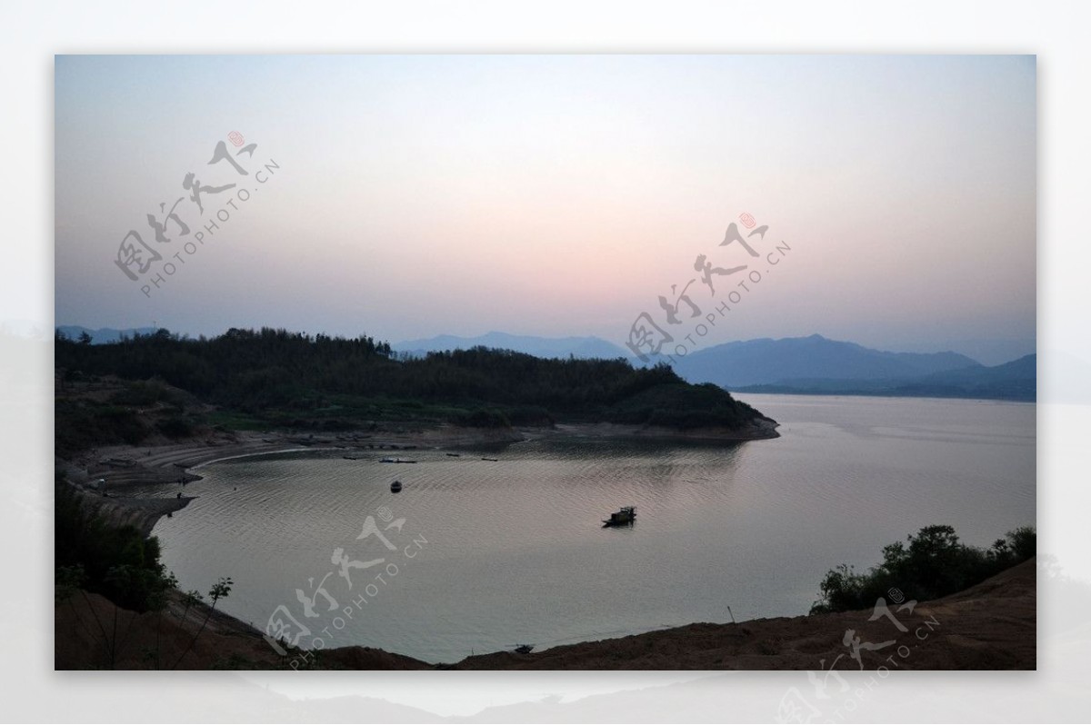 平湖黄昏图片