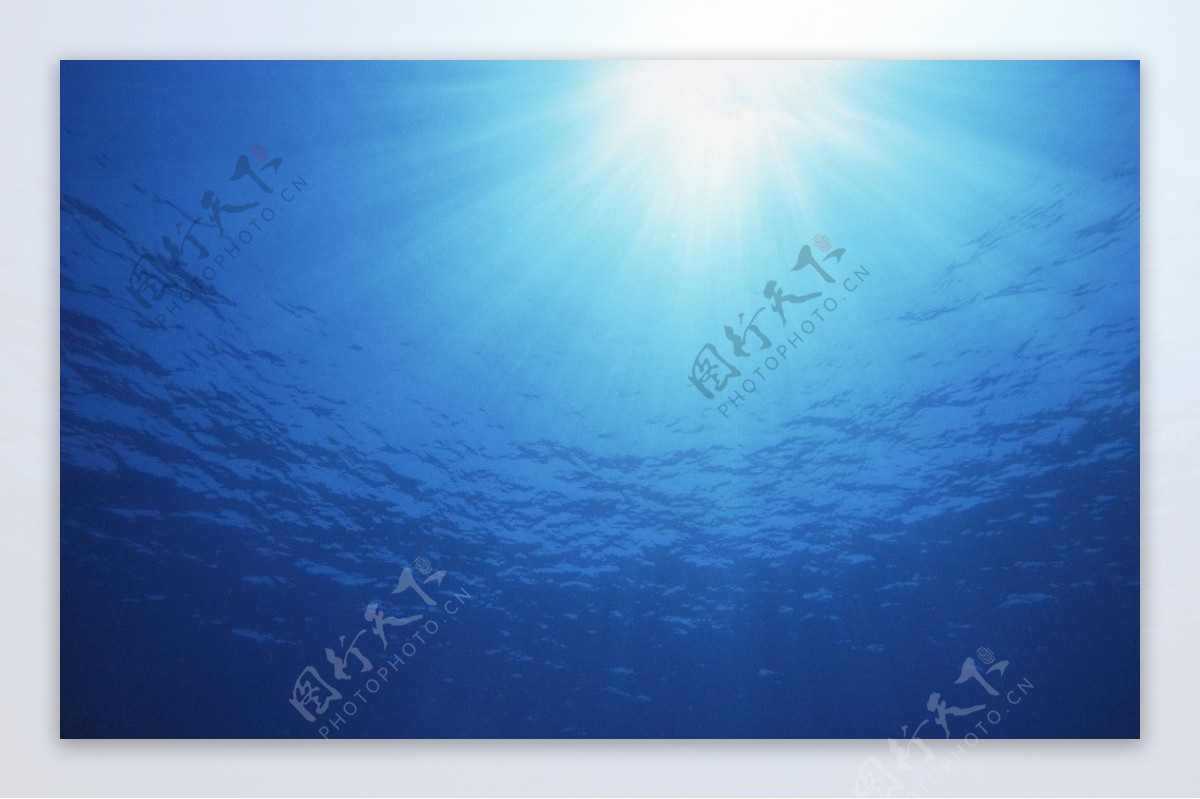 海底阳光图片