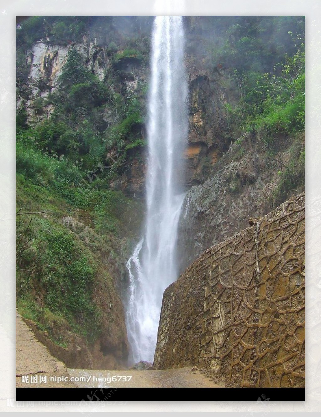 兴义峡谷瀑布图片
