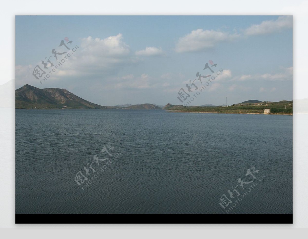 长春湖湖水图片