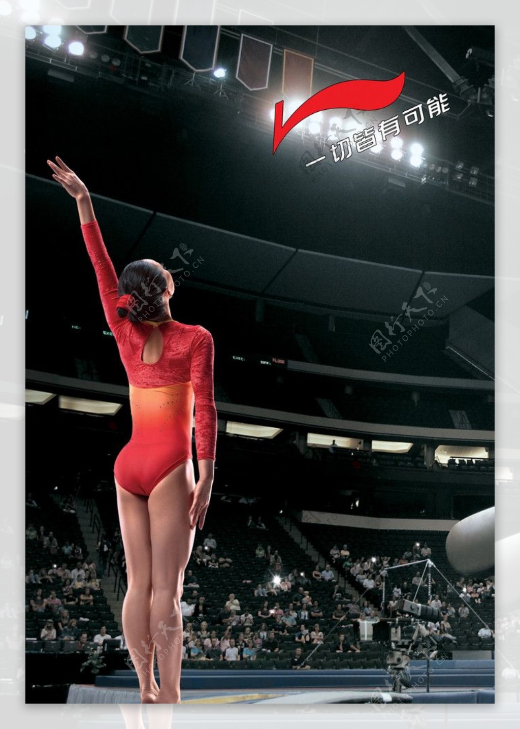 国际著名运动品牌李宁LOGO女子跳水运动员室内跳水比赛跳板跳水图片
