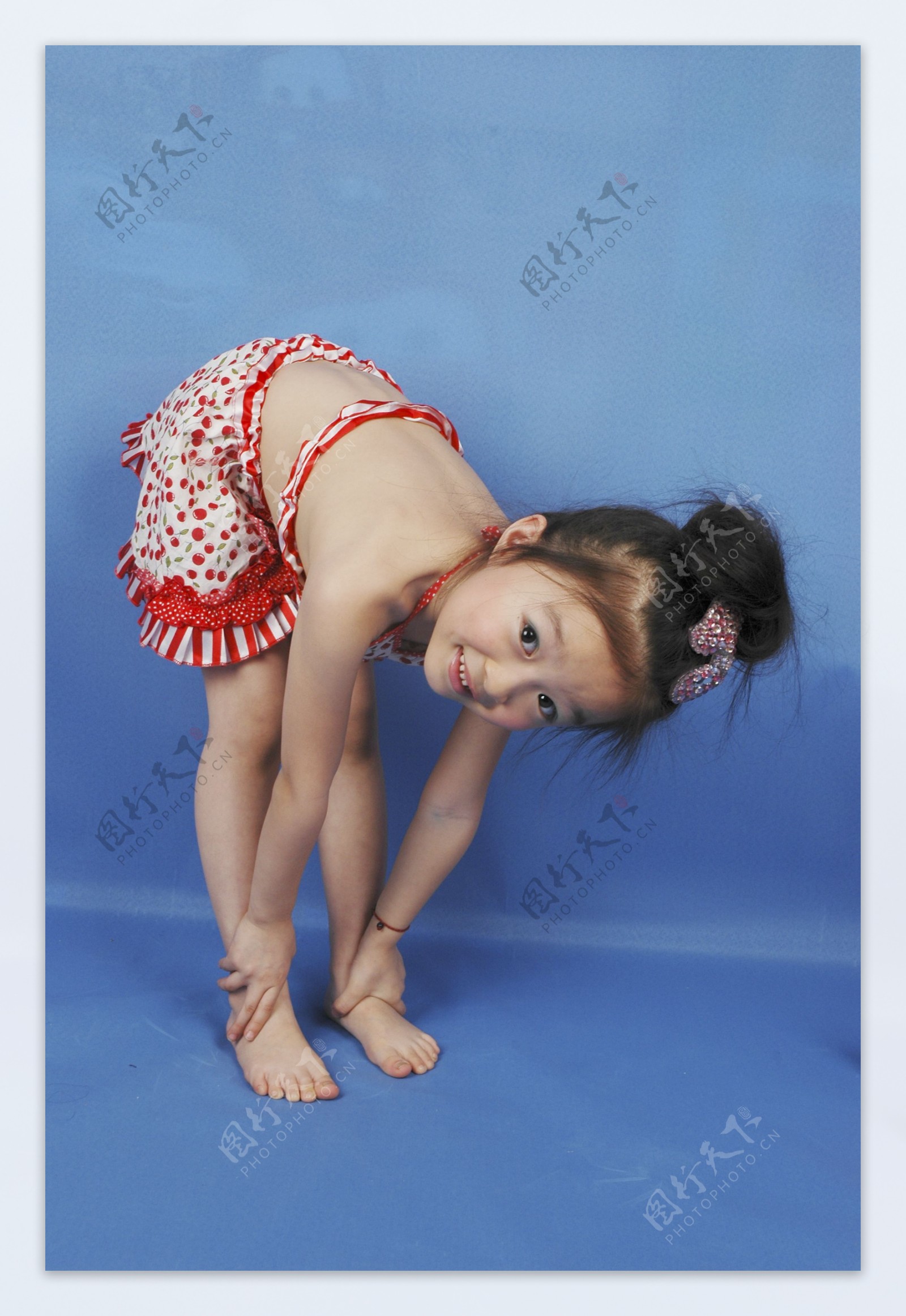 最漂亮美丽的小姑娘漂亮儿童漂亮儿童幼儿小孩人物图库儿童摄影300DPIJPG图片