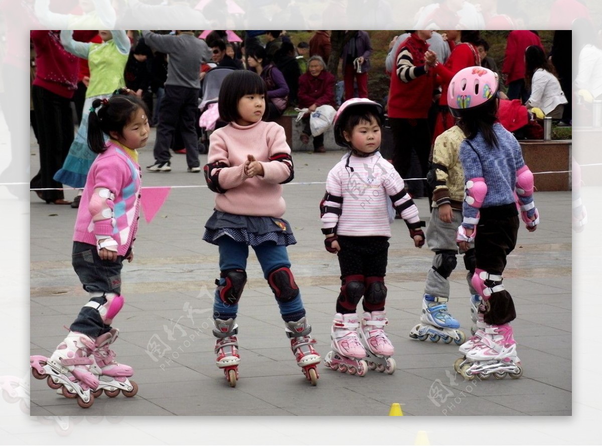 滑冰的儿童图片