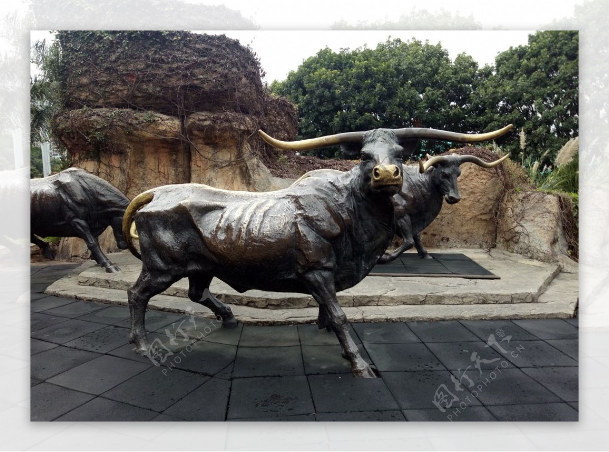 欢乐谷铜牛像