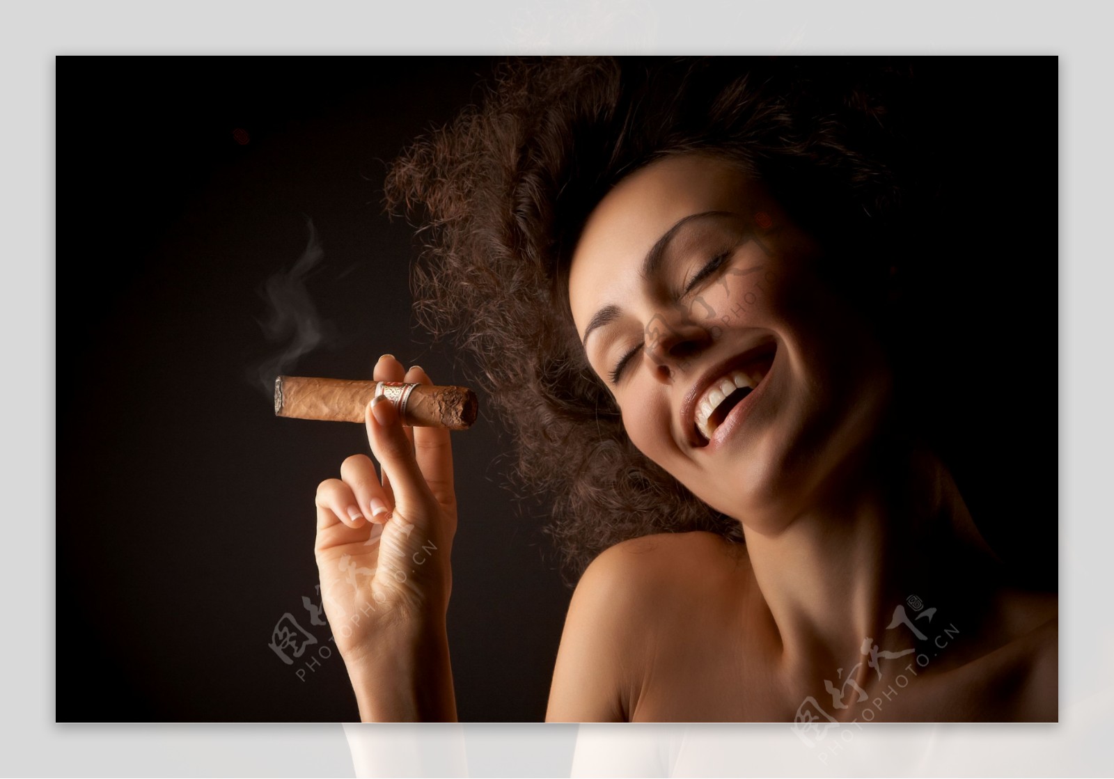 吸烟的女人图片素材-编号14676233-图行天下