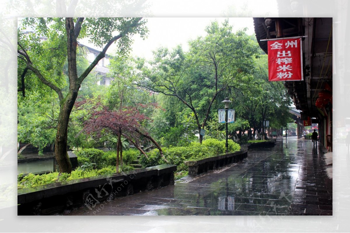 兴安古镇水街雨景