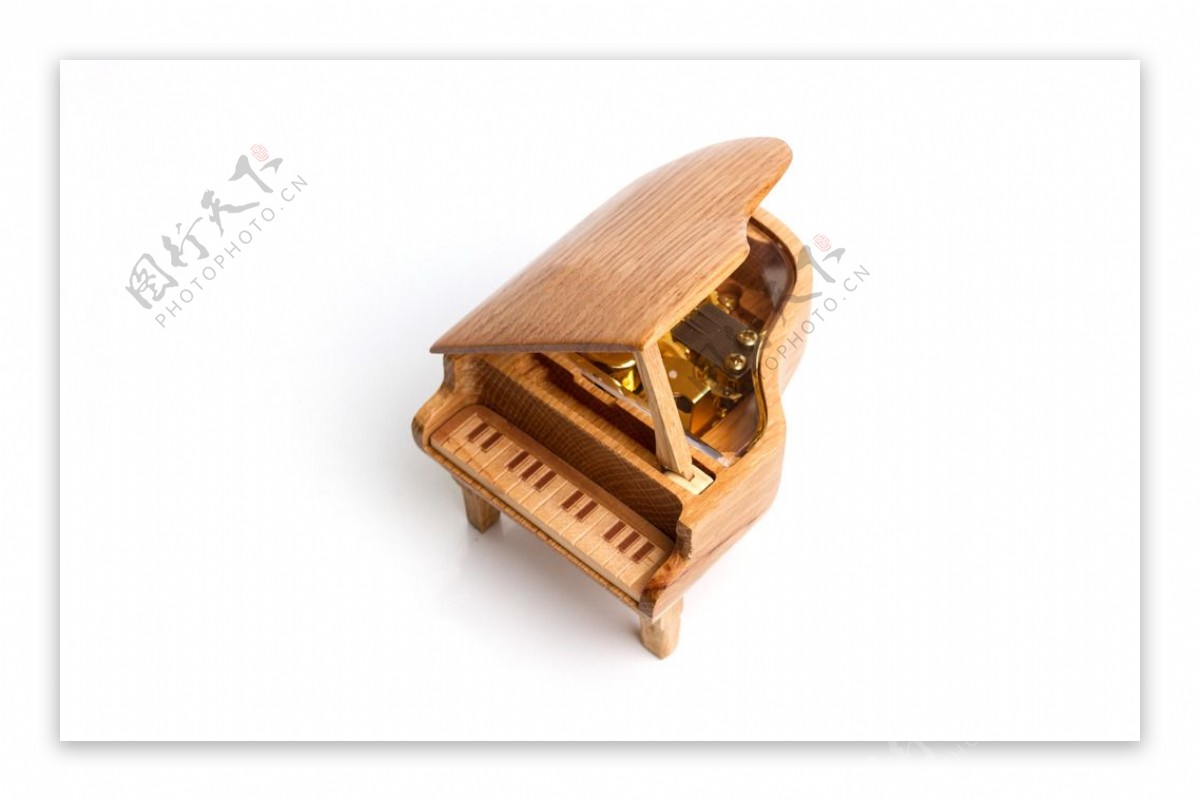 精美的木质钢琴