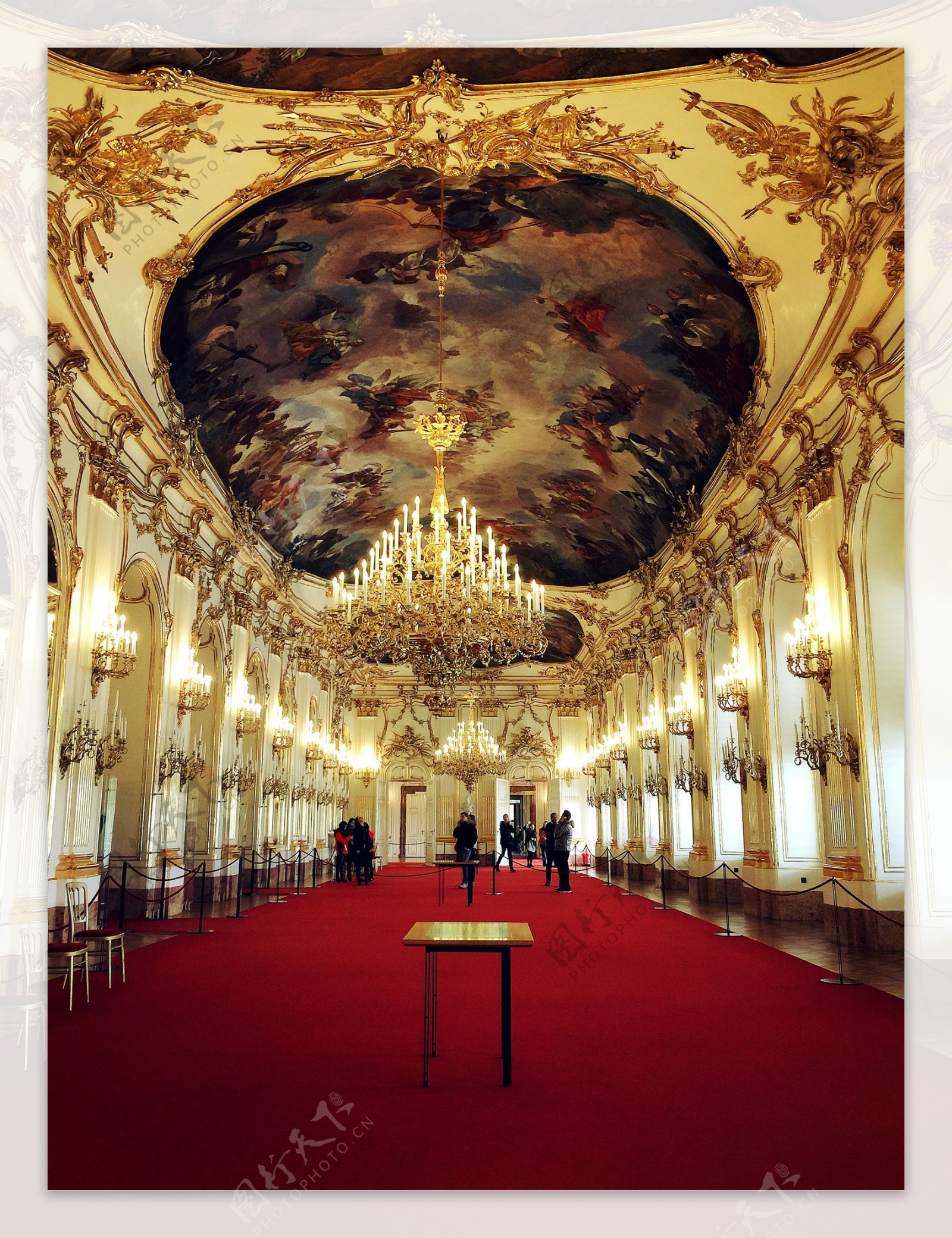 维也纳美泉宫宫殿内