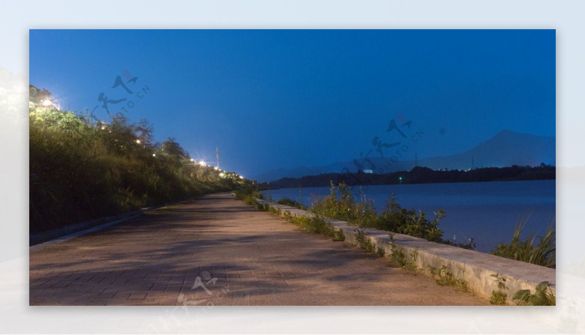 桥北公园江边步道灯光夜景