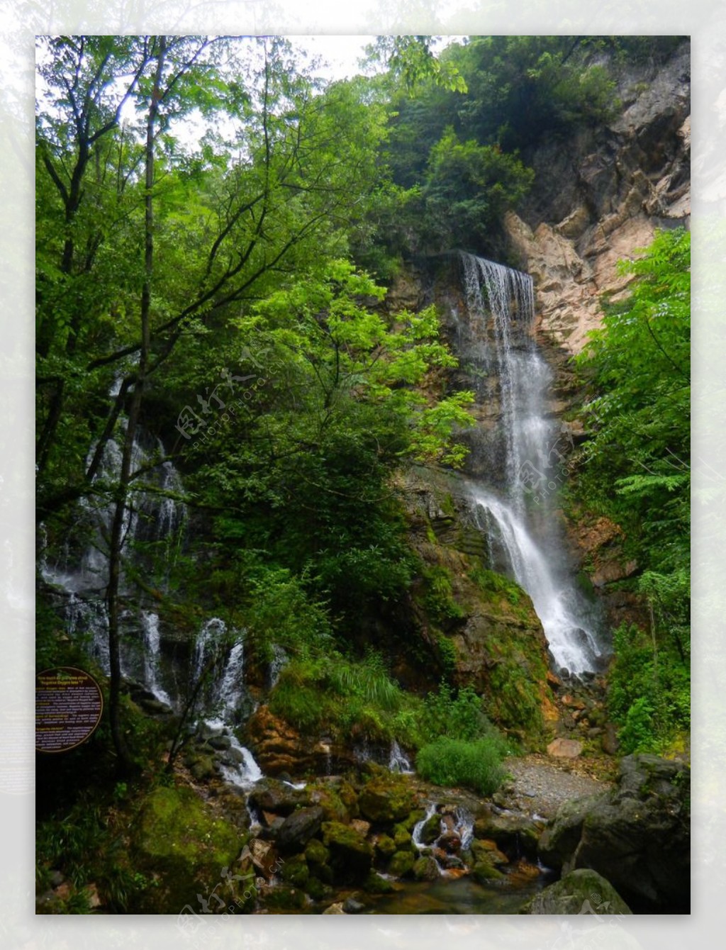 神农架山涧