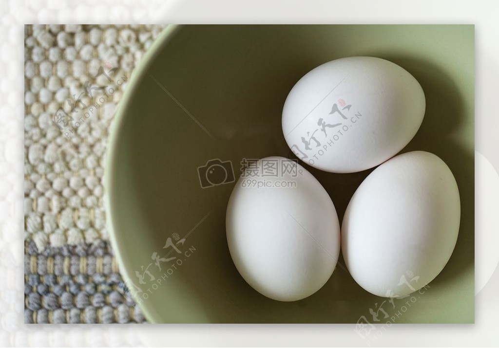 在一个碗里的鸡蛋