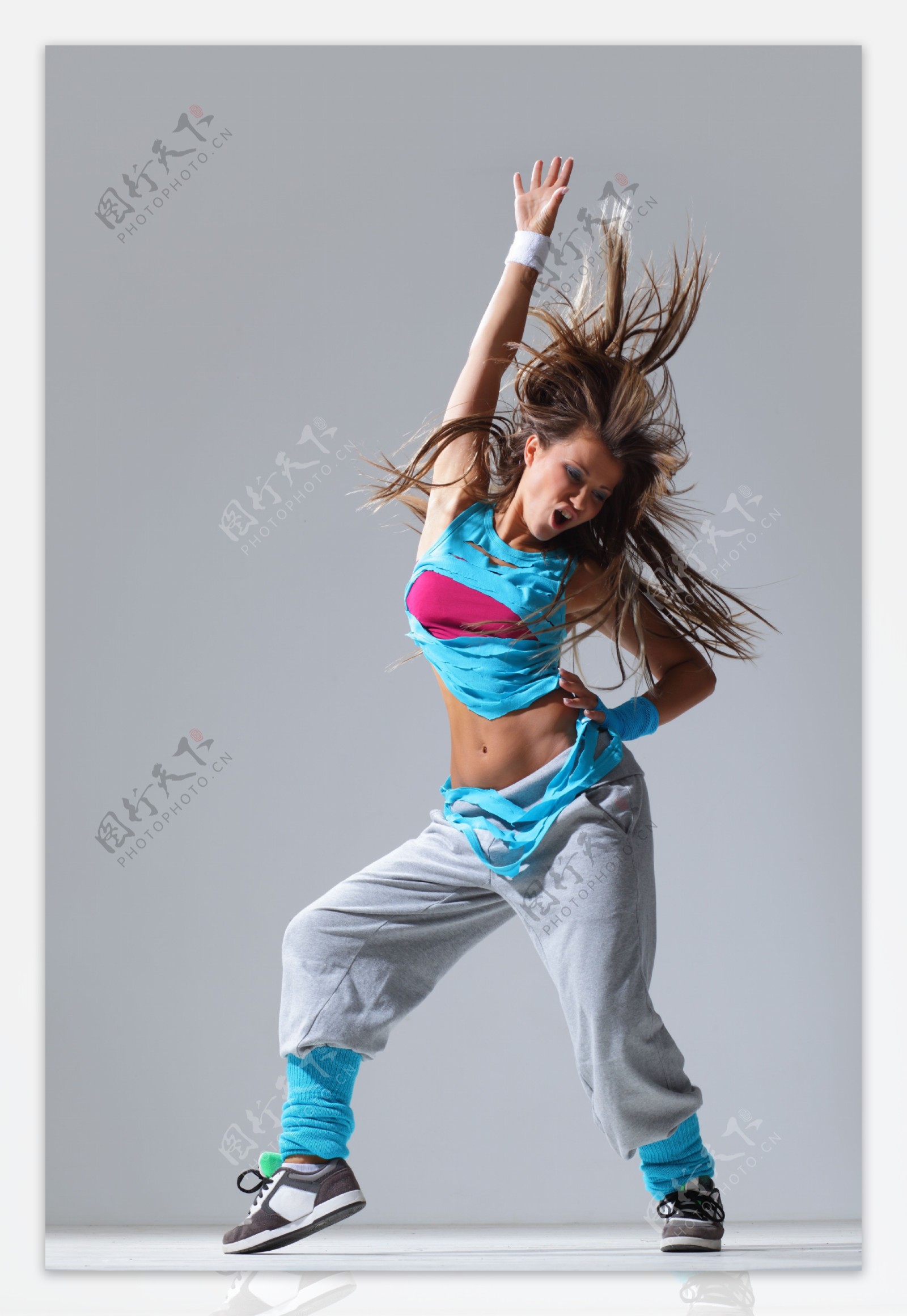 跳街舞的外国美女图片
