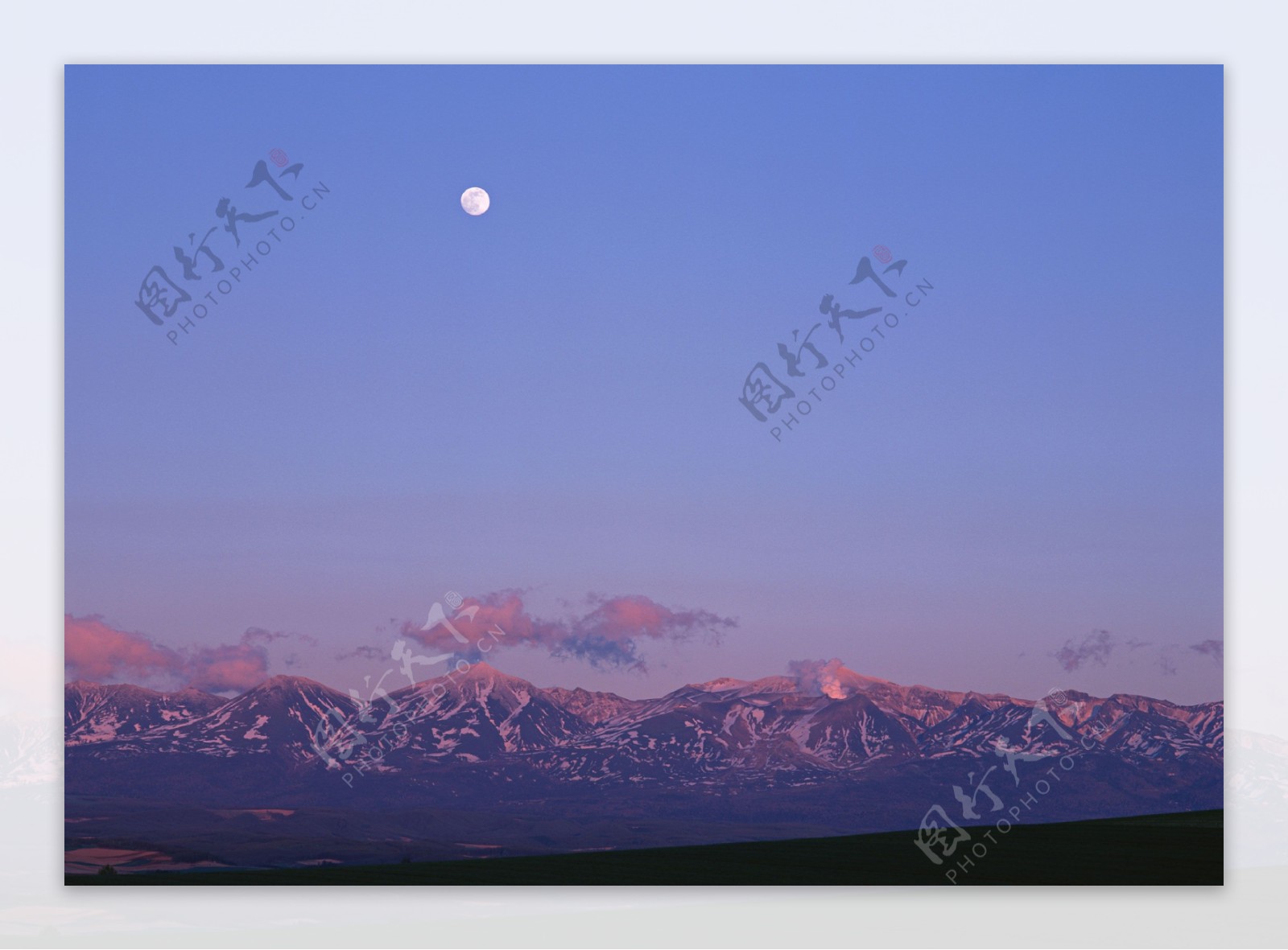 日落雪山风景图片