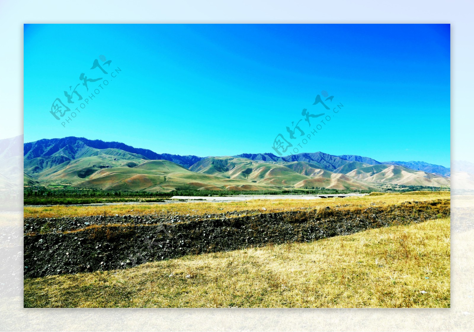 草原山区景观图片