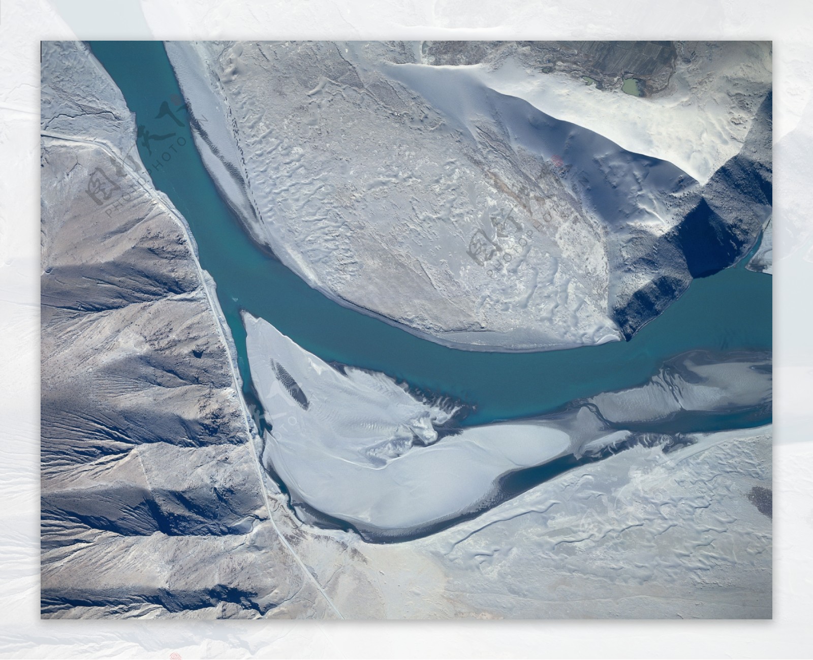 河面冰冻景观图片