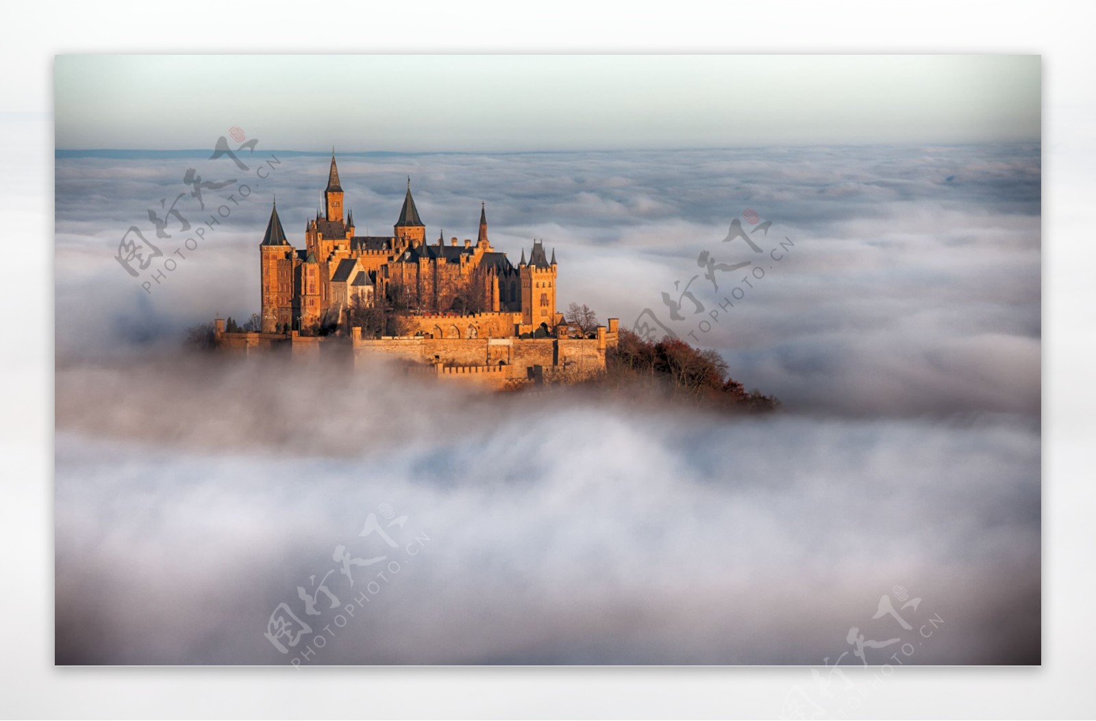 云海与城堡风景